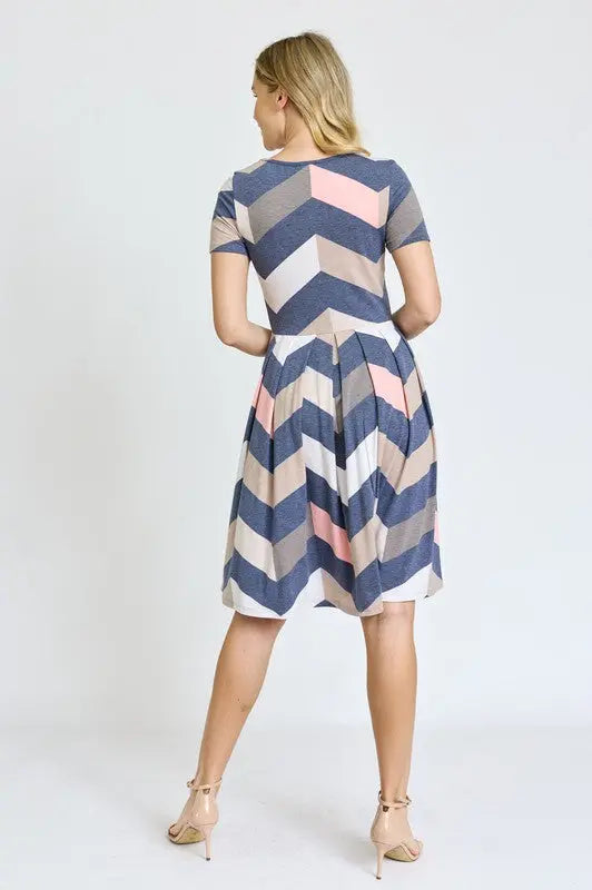 Chevron Pleated Midi Dress EG fashion
