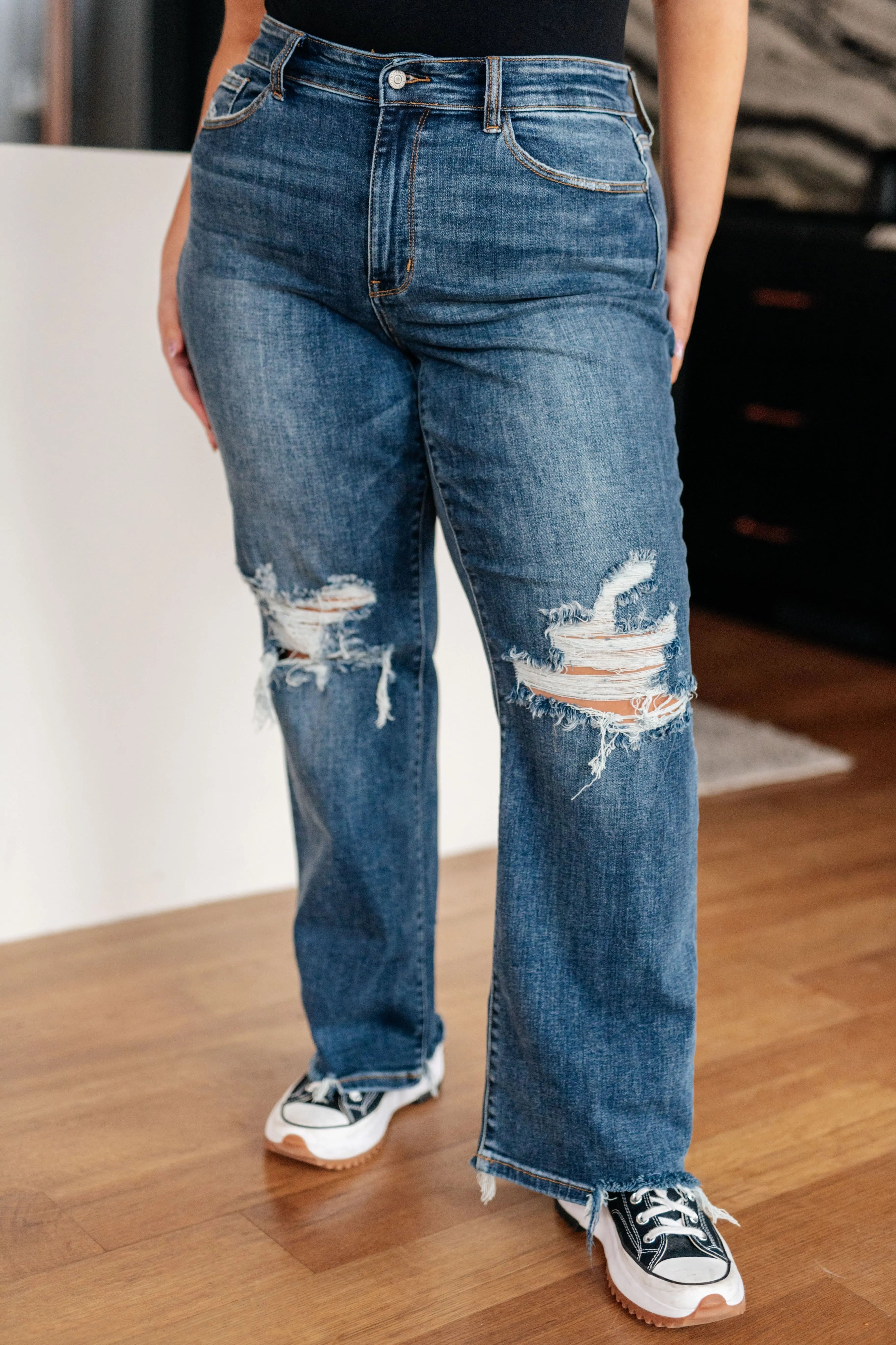 Judy Blue Rose High Rise 90's Straight Jeans in Dark Wash Judy Blue