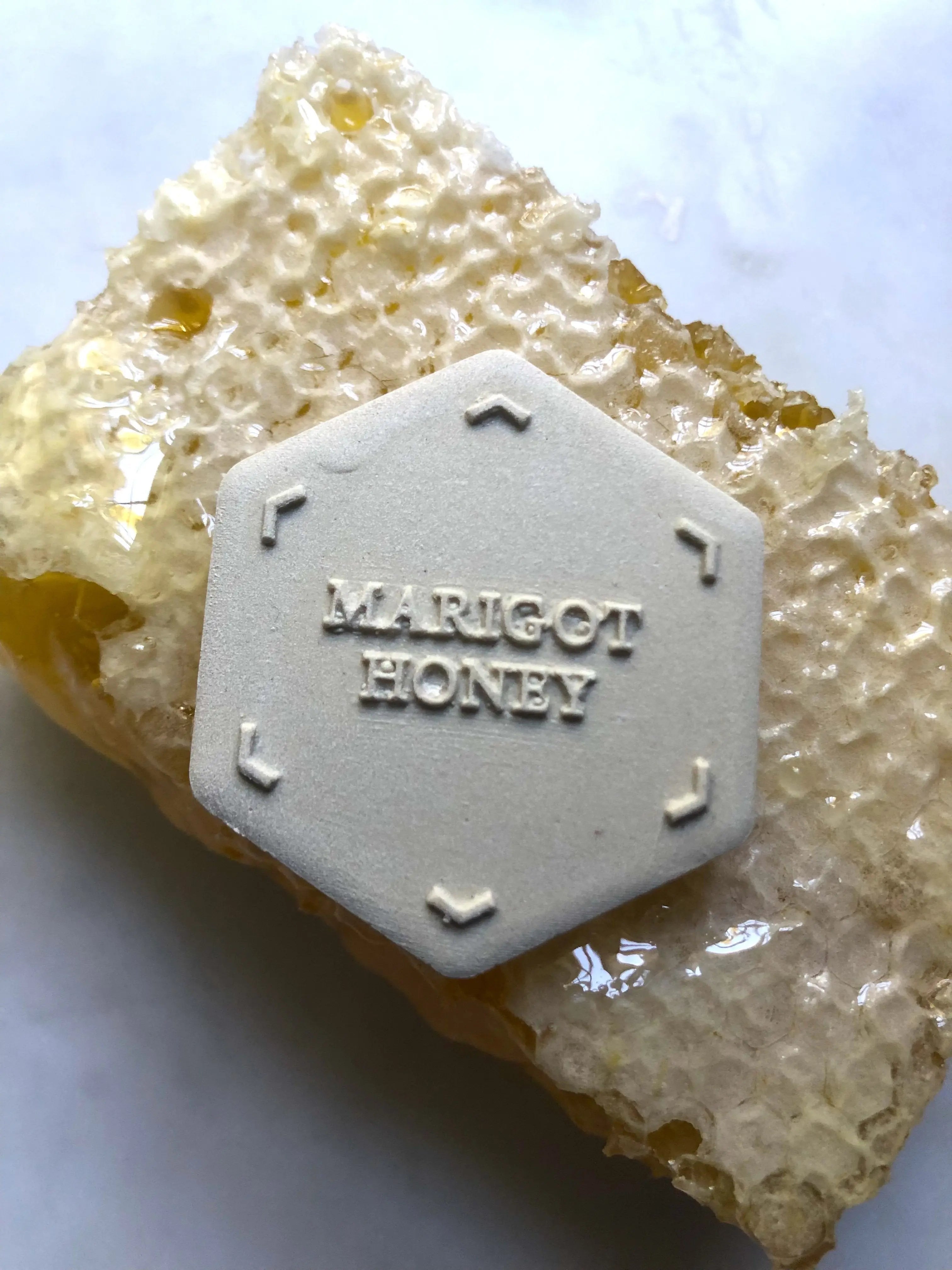 Marigot Honey Scent Coin by Isle de Nature Masami