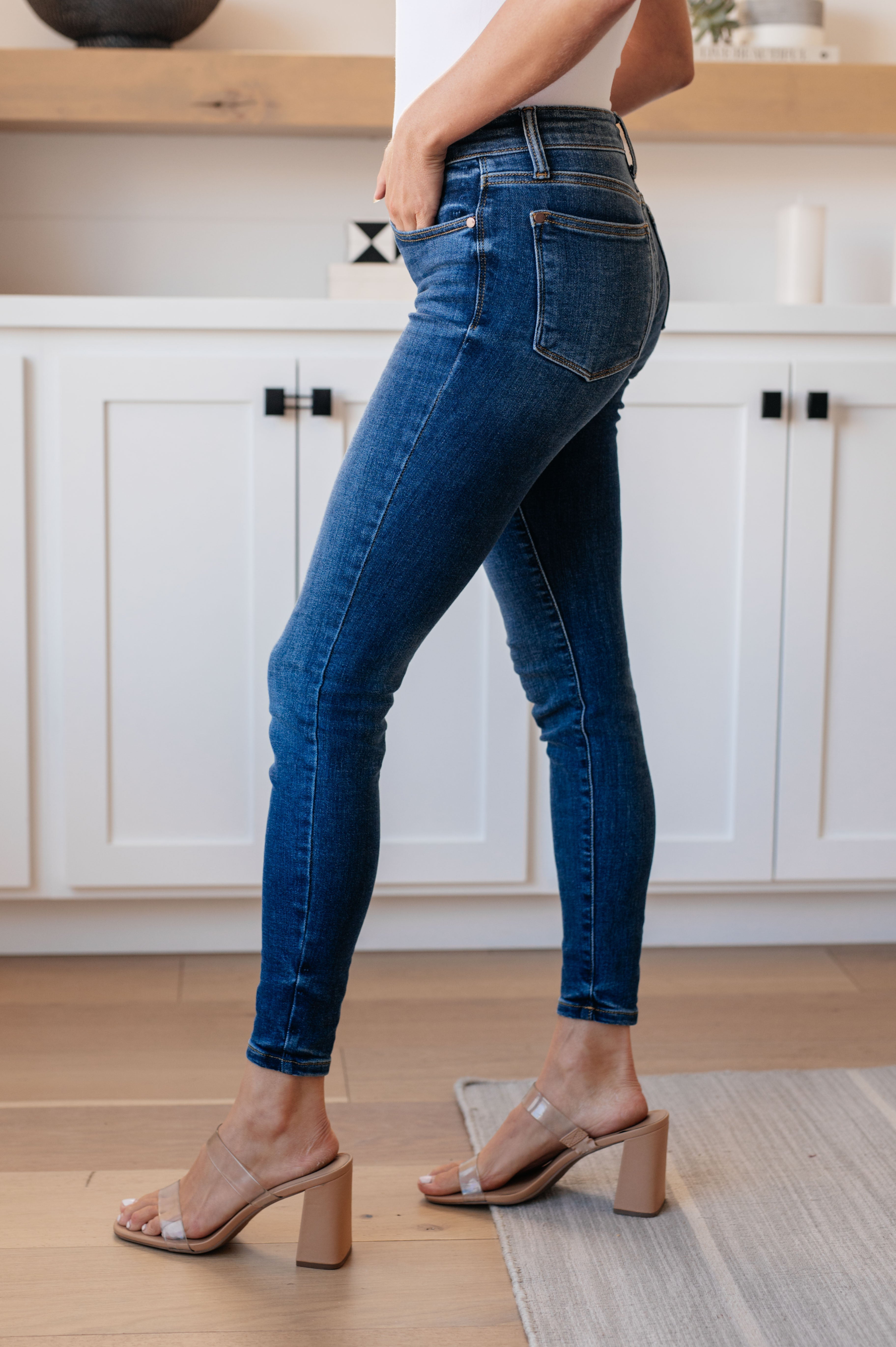 Maxine Mid-Rise Skinny Jeans Ave Shops