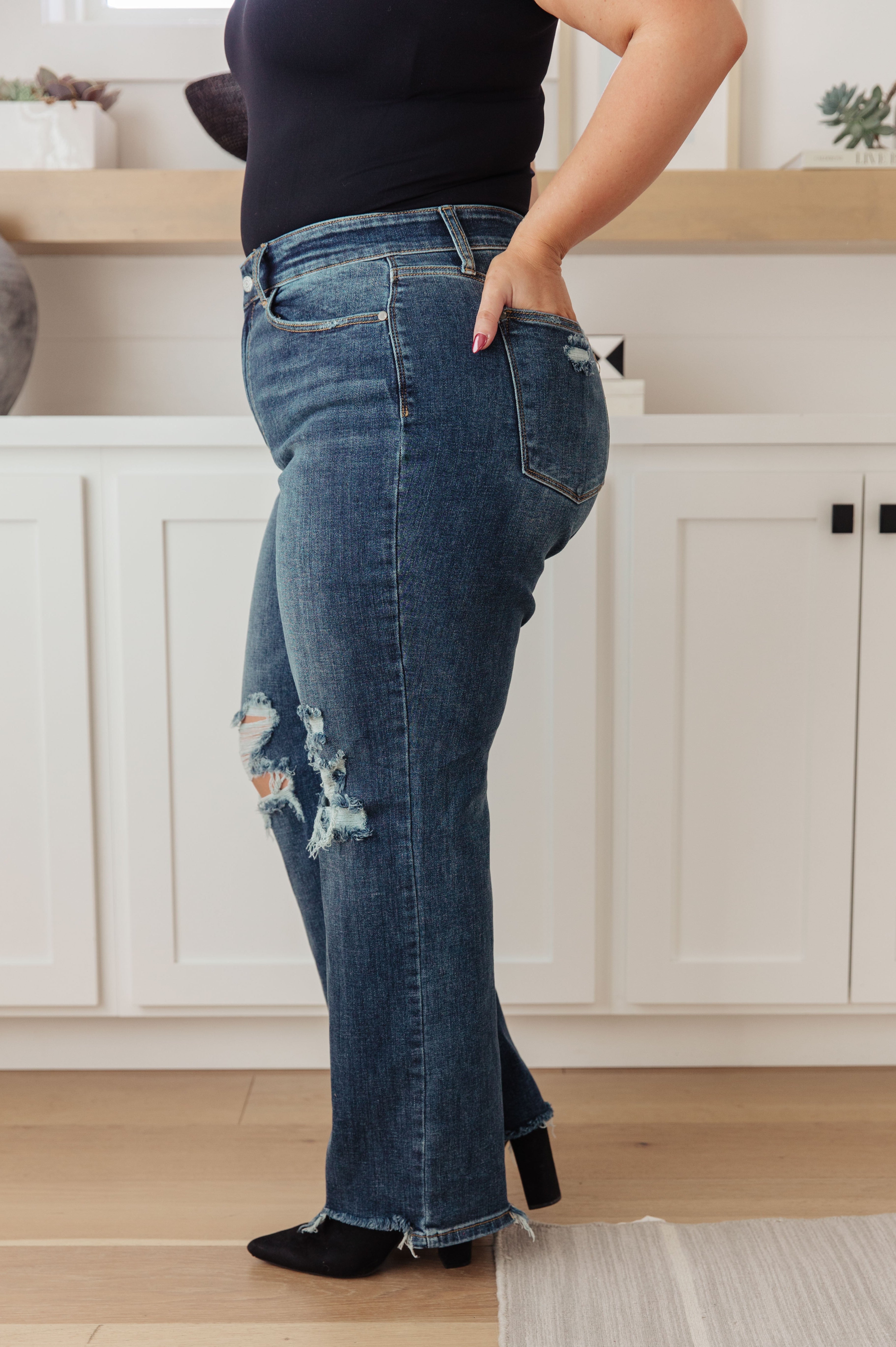 Rose High Rise 90's Straight Jeans in Dark Wash Ave Shops