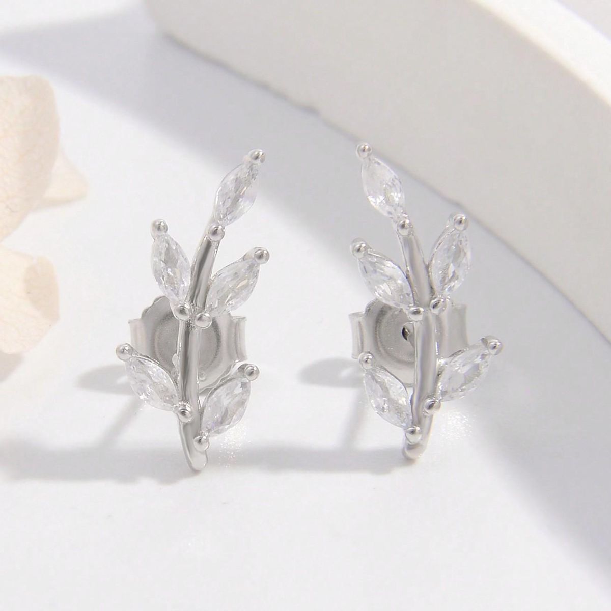 925 Sterling Silver Zircon Leaf Shape Earrings Trendsi