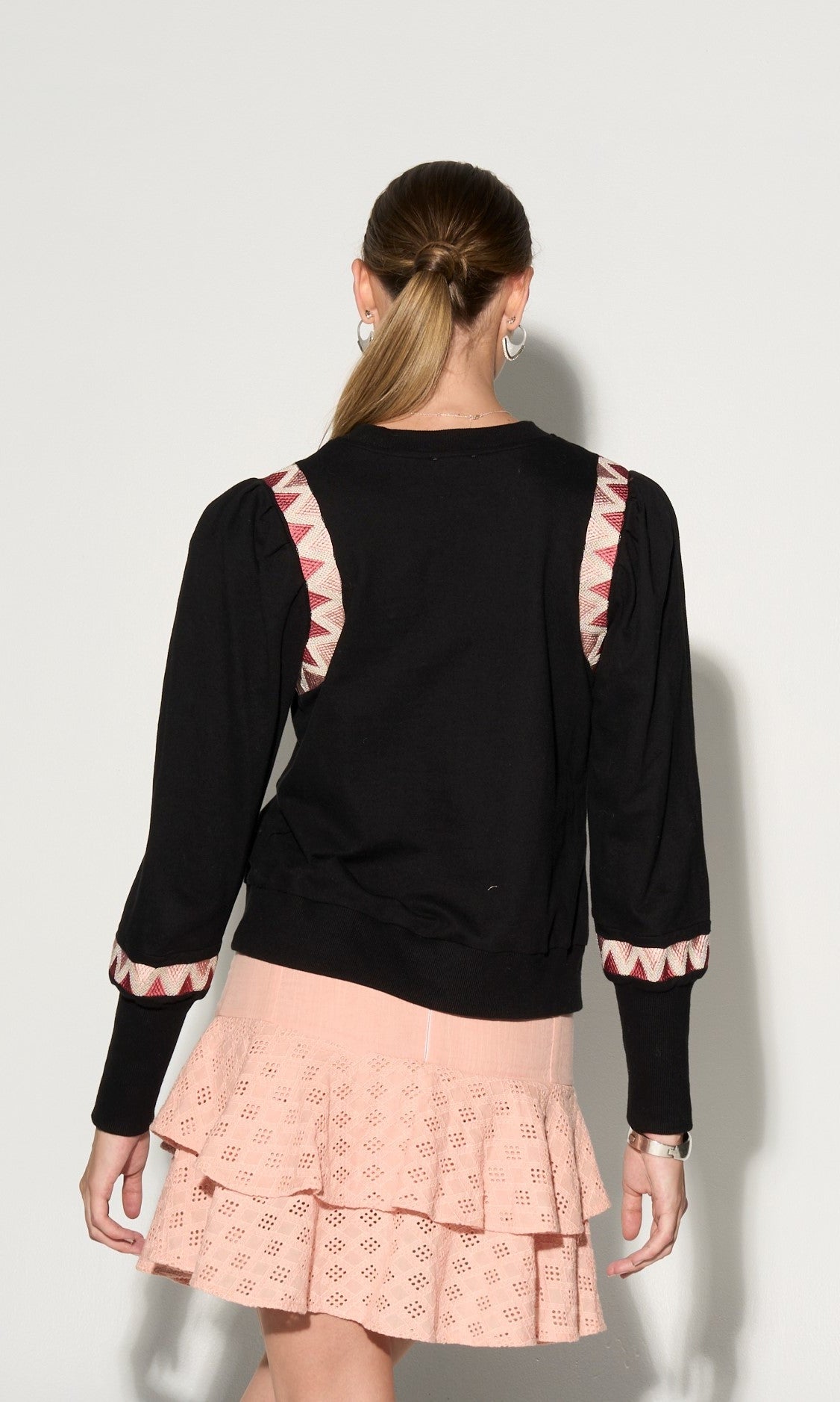 GENEVE Puff shoulder sweater with embroidery GILD