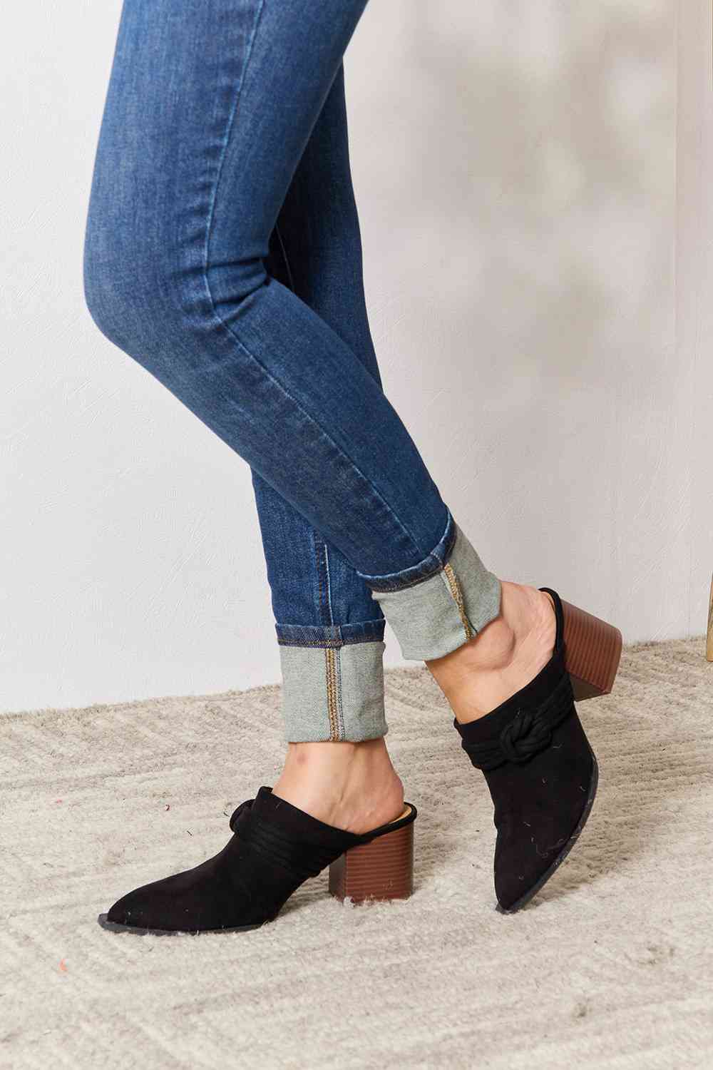 East Lion Corp Pointed-Toe Braided Trim Mules Trendsi