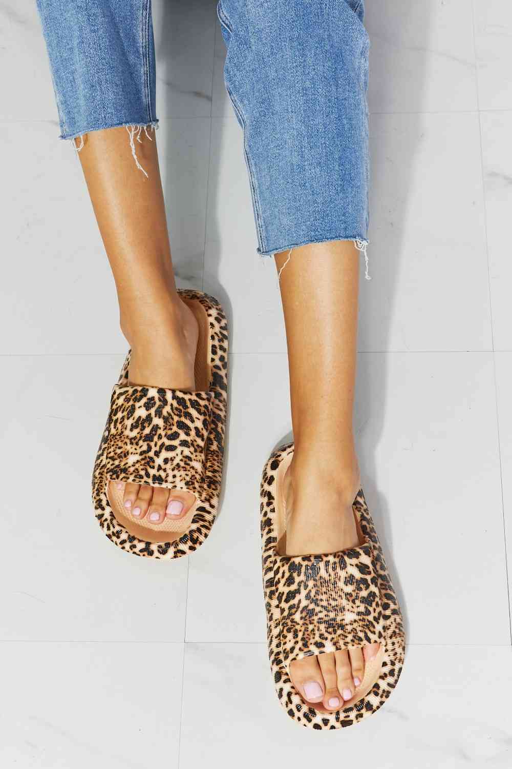 MMShoes Arms Around Me Open Toe Slide in Leopard Trendsi