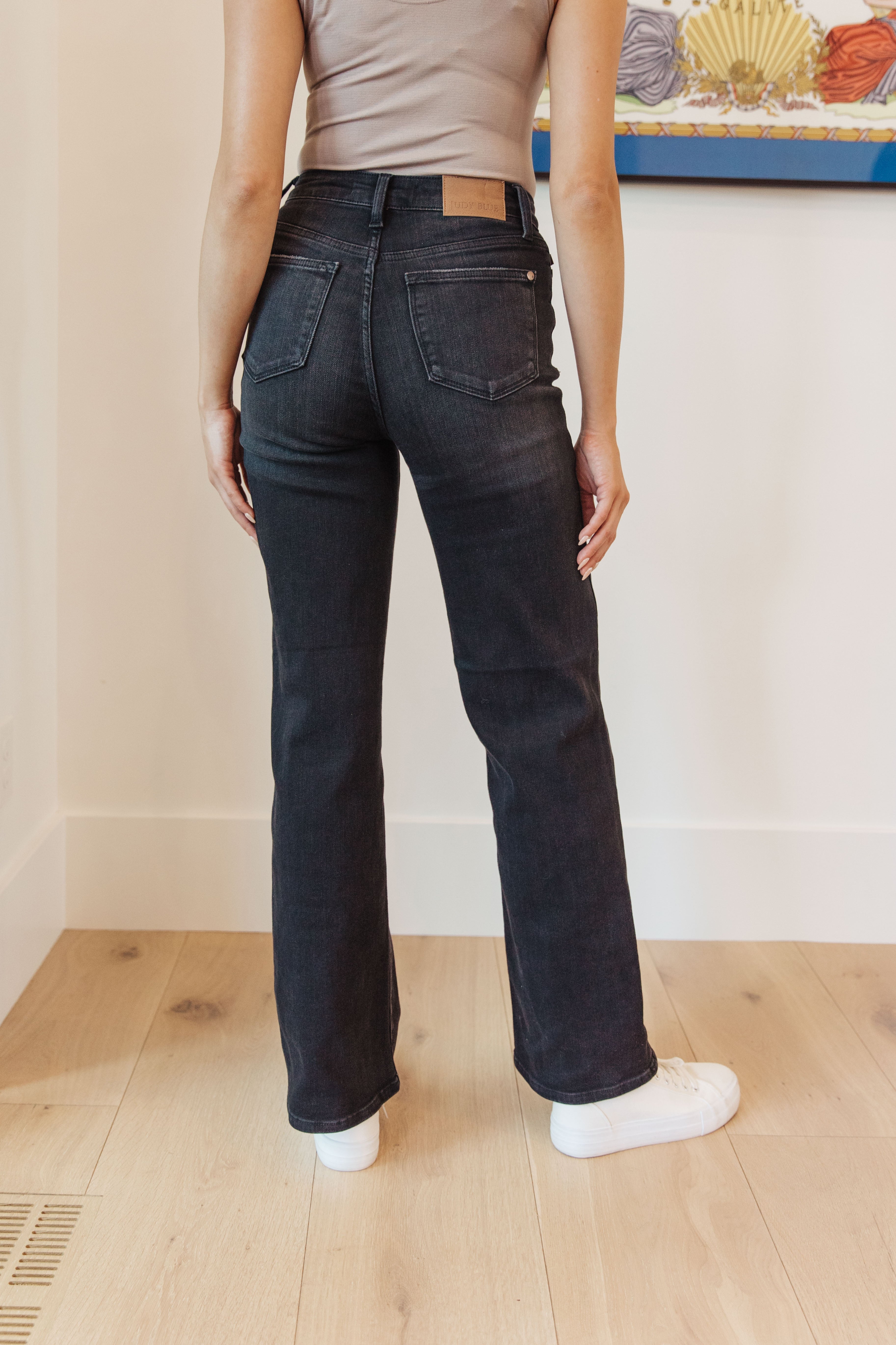 Eleanor High Rise Classic Straight Jeans in Washed Black Ave Shops