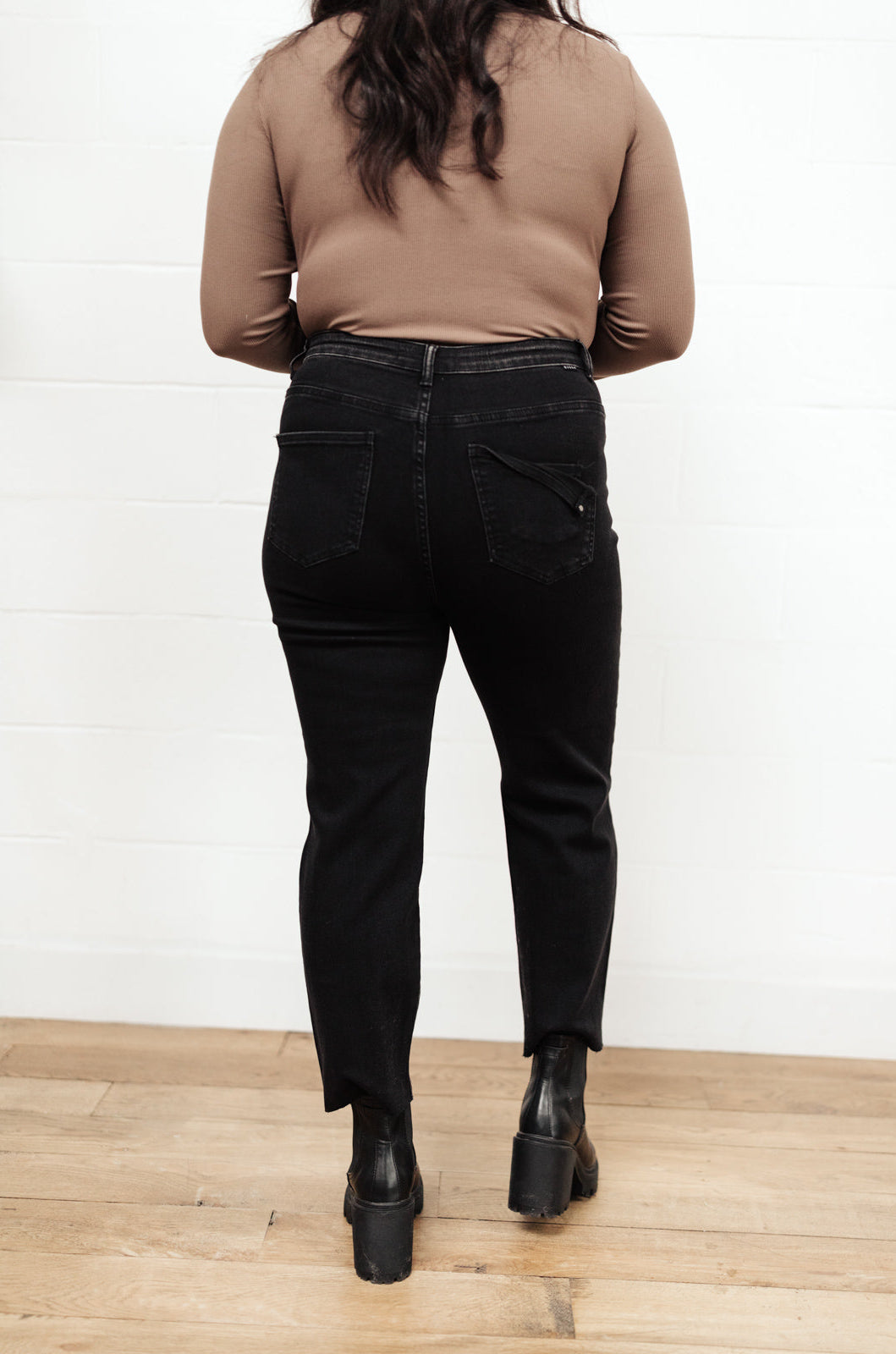 High Waist Mom Fit Jeans In Black Ave Shops