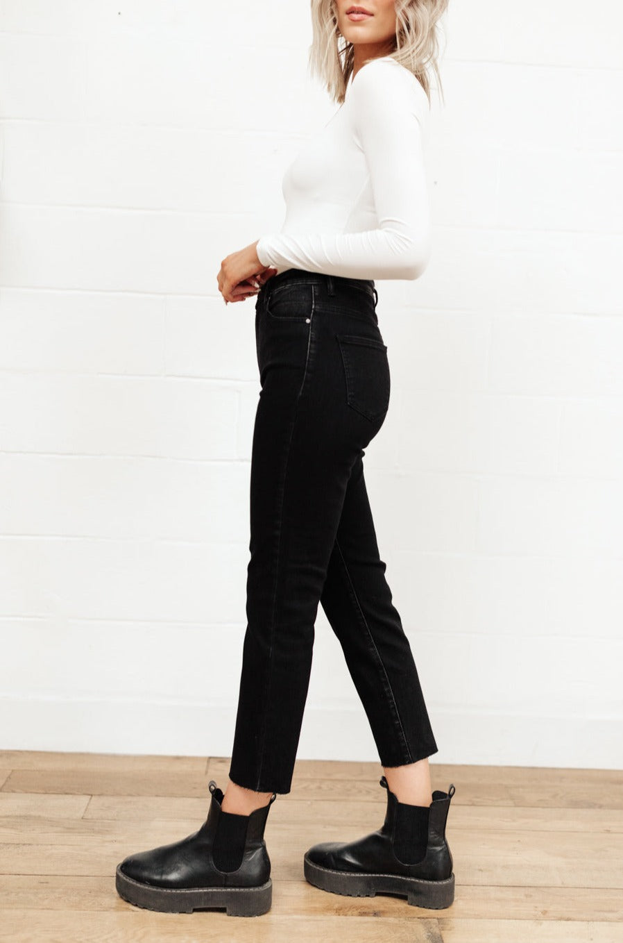 High Waist Mom Fit Jeans In Black Ave Shops