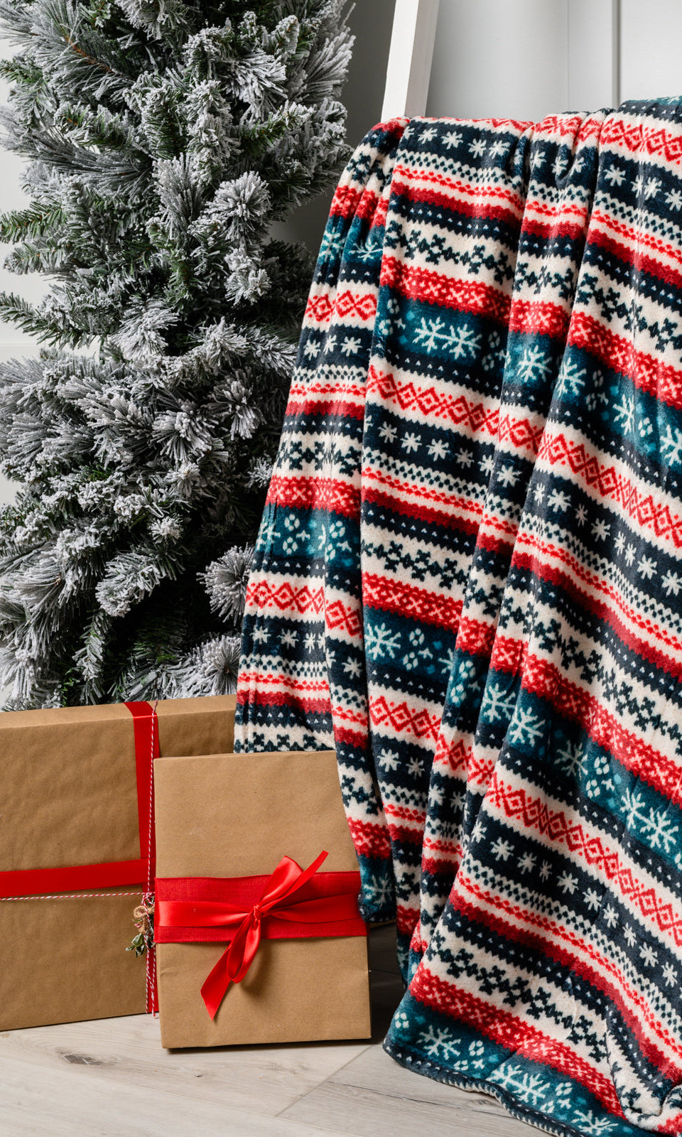 Holiday Fleece Blanket in Sweater Knit Ave Shops