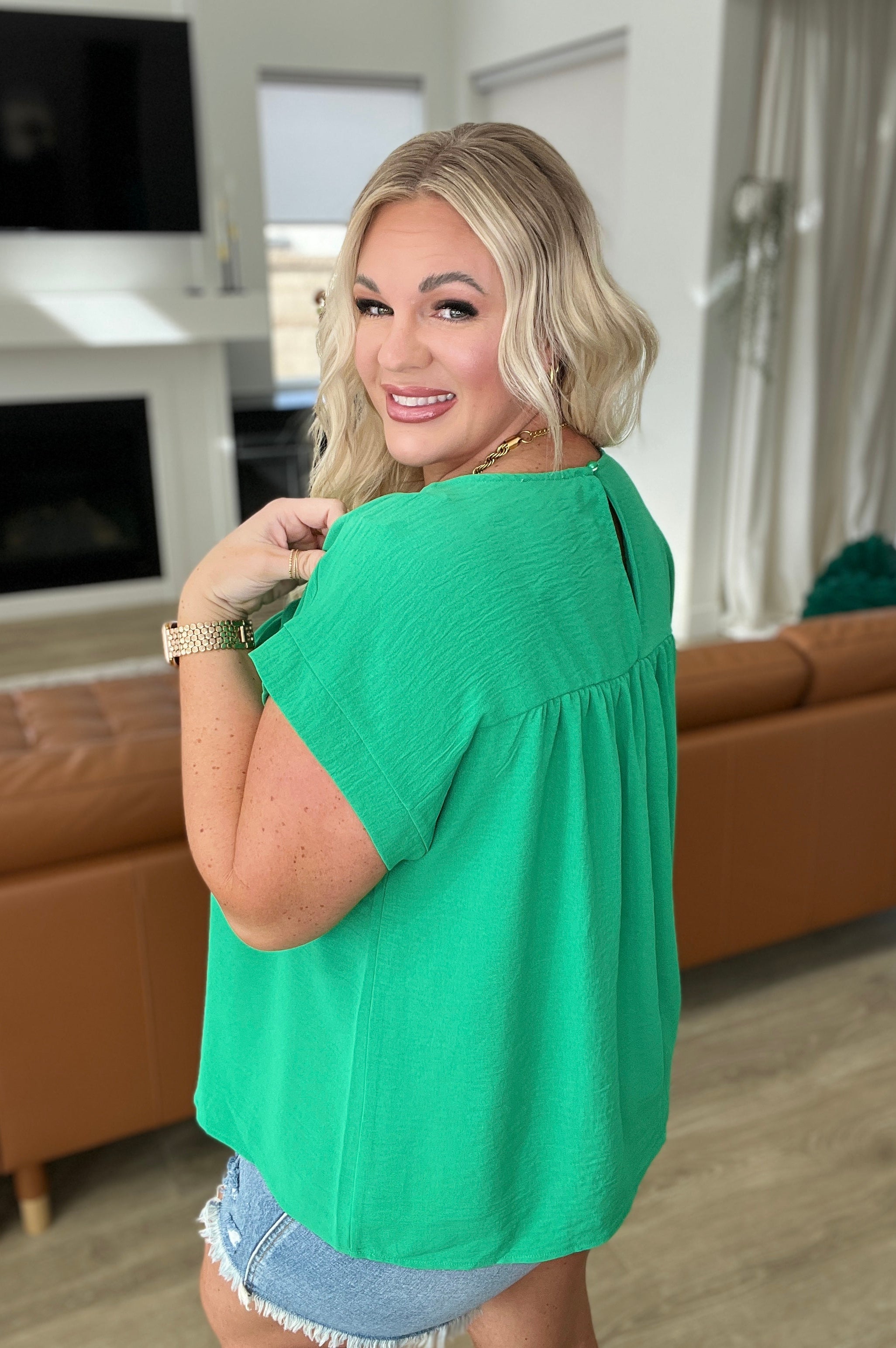 Airflow Babydoll Top in Kelly Green Ave Shops