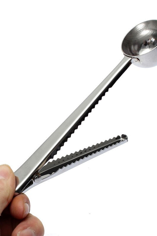 2 in 1 Bag Clip Scooper The Groovalution