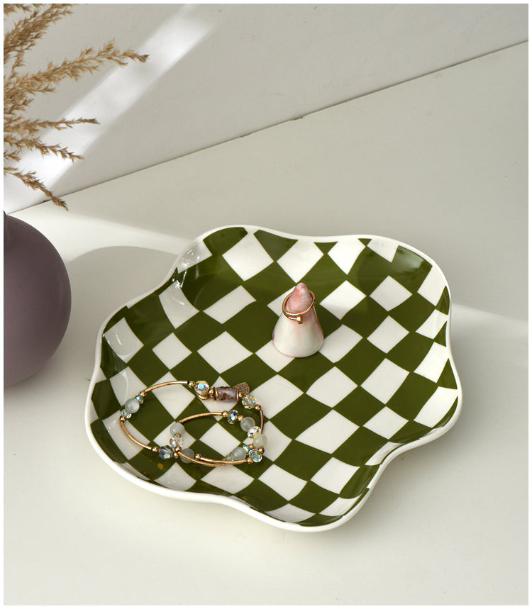Checkerd Ceramic Plate Filtrum Home