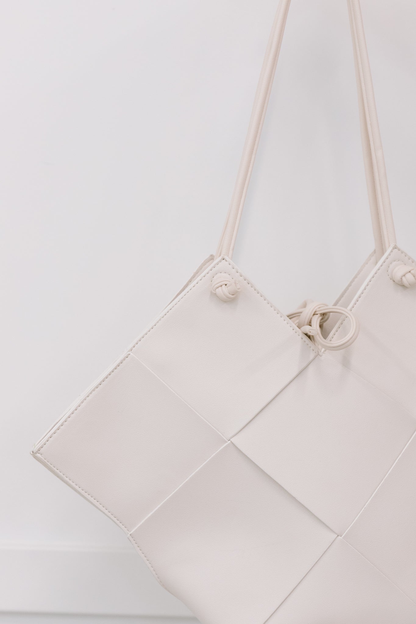 Woven Tote in White Ave Shops