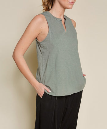 V SHAPE SLEEVELESS TOP Fabina