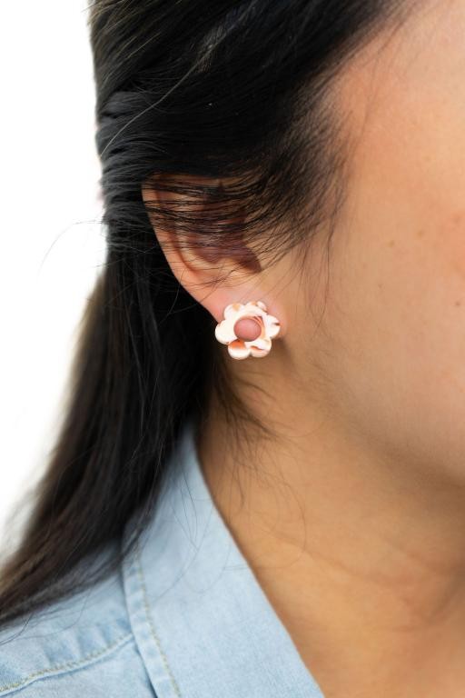 Flower Studs - Peach Spiffy & Splendid