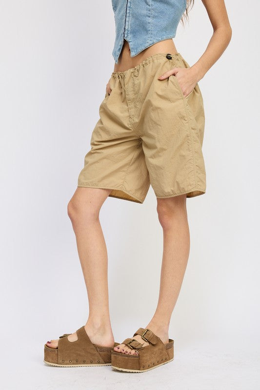 CONTRASTED BERMUDA SHORTS Emory Park