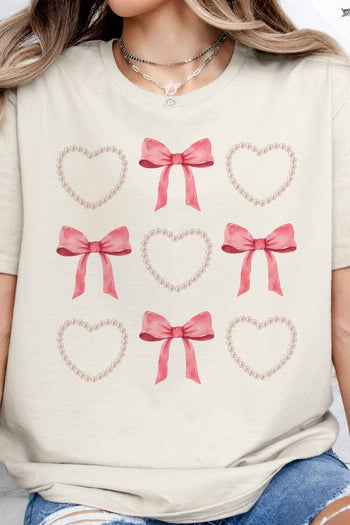 HEARTS AND BOWS PEARL GRAPHIC TEE ALPHIA