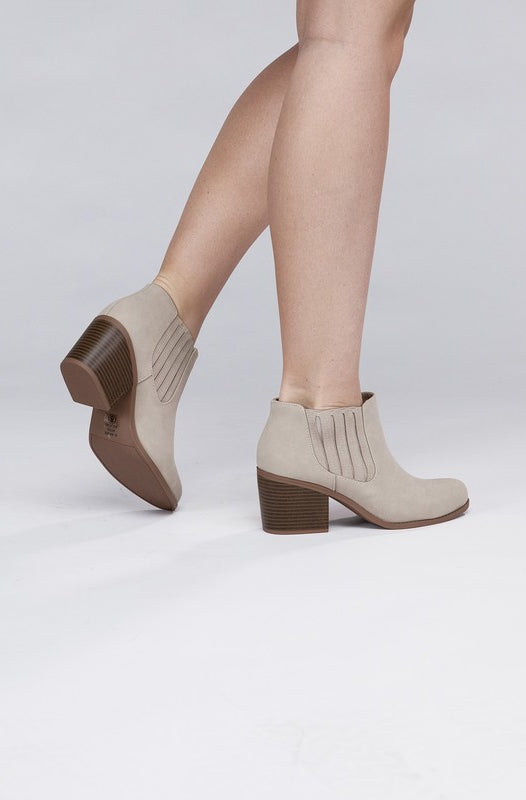 VROOM Ankle Booties Fortune Dynamic