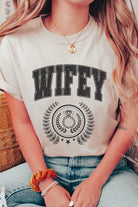 WIFEY WREATH Graphic T-Shirt BLUME AND CO.