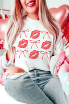 BOWS AND KISSES Graphic T-Shirt BLUME AND CO.
