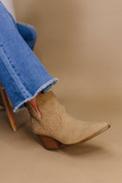 Kelsie Cowgirl Boot in Tan Bliss Dropship