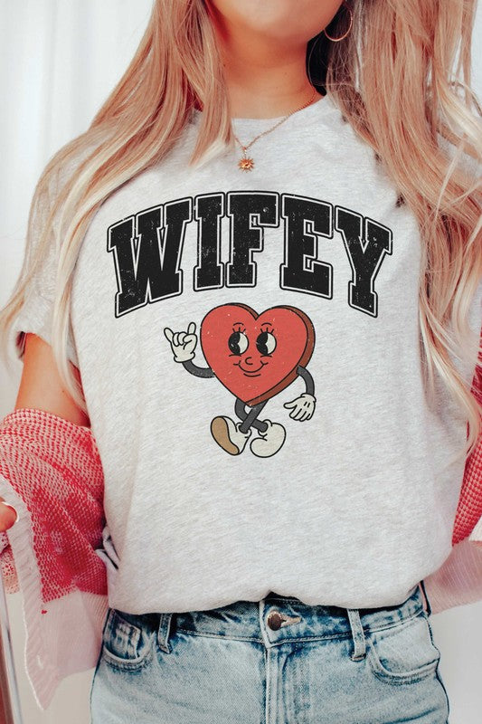 PLUS SIZE - WIFEY HEART Graphic T-Shirt BLUME AND CO.