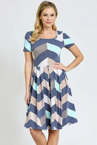 Chevron Pleated Midi Dress EG fashion