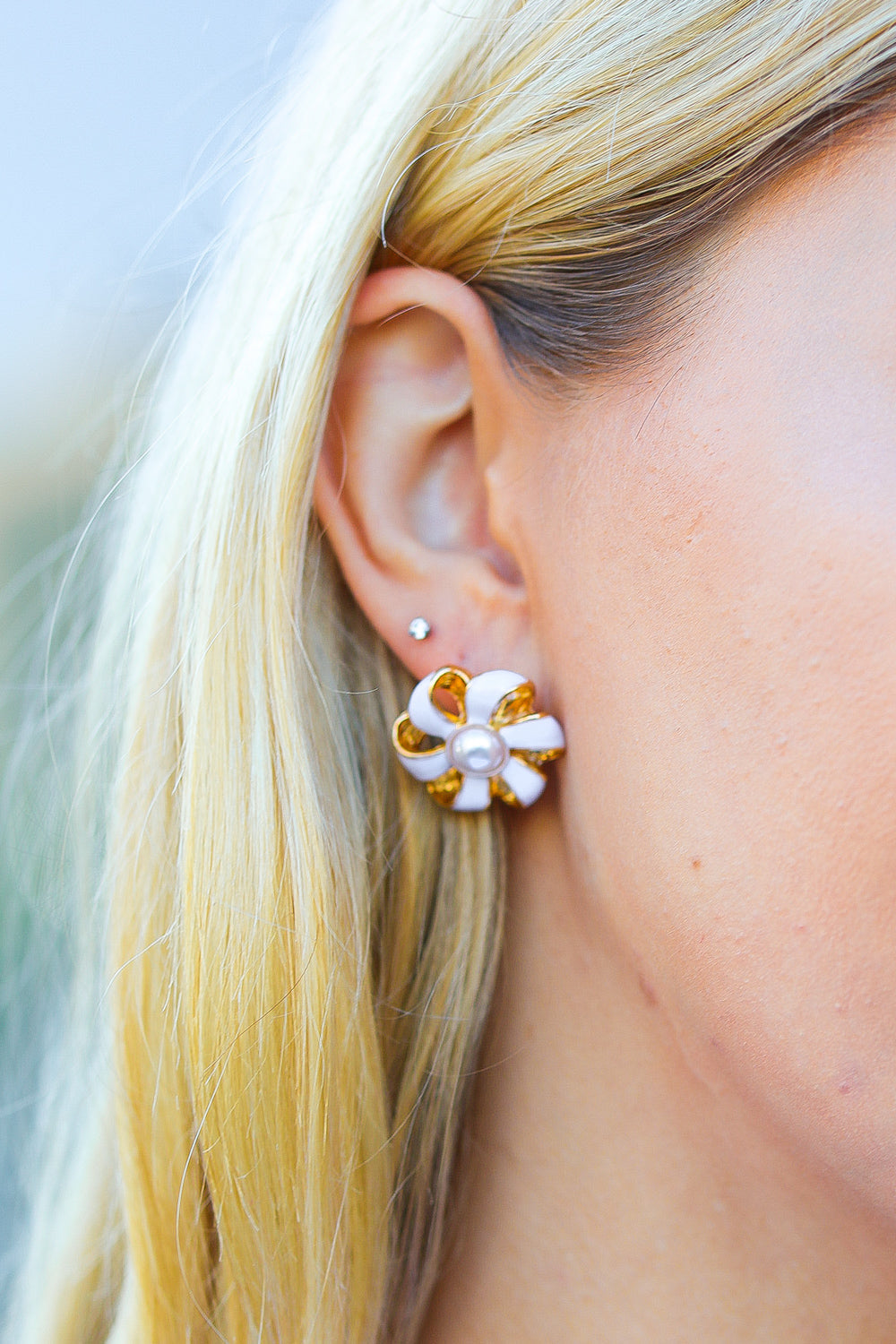 White & Gold Ribbon Bow Pearl Stud Earring ICON