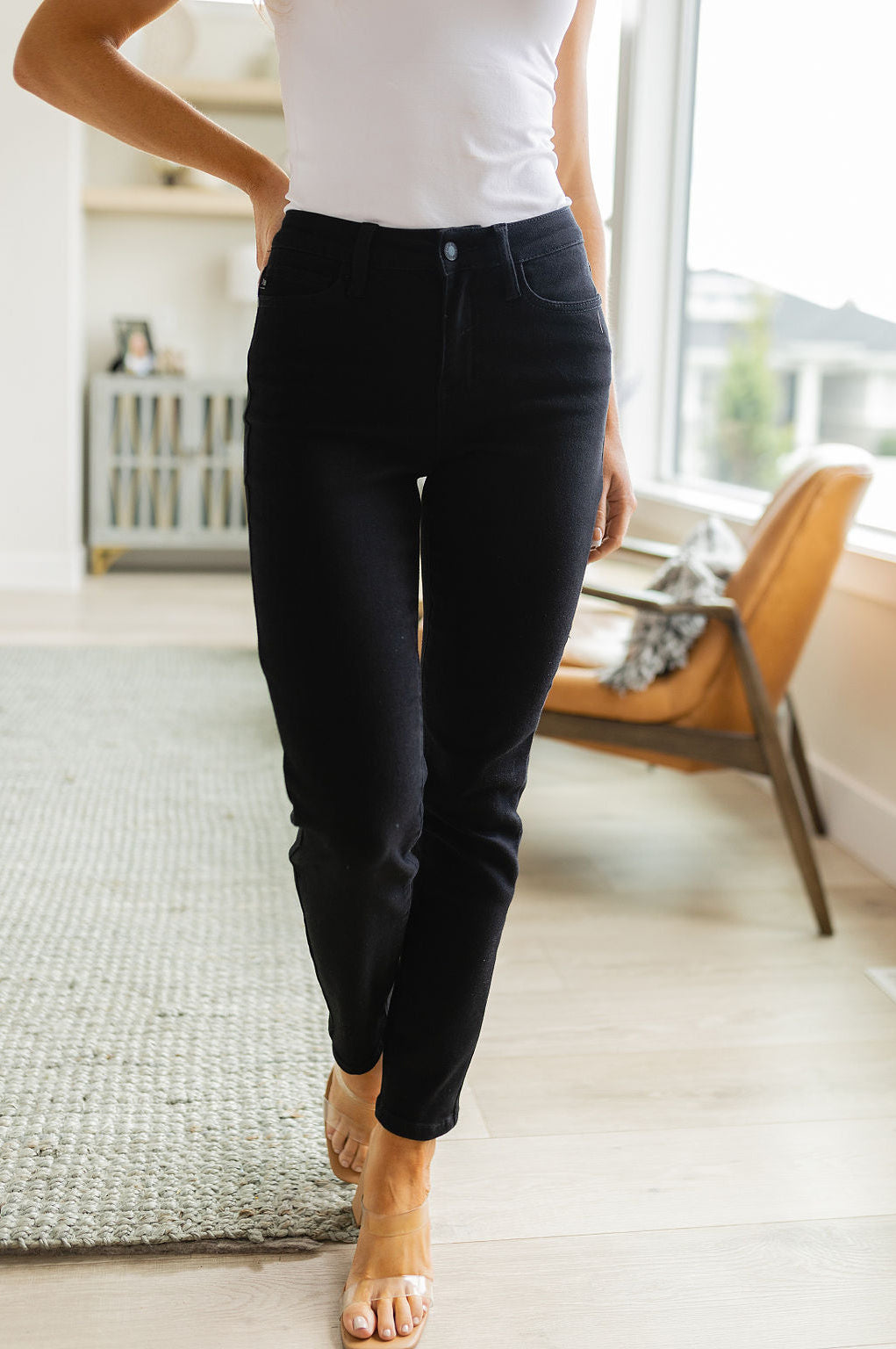 Edith Mid Rise Classic Slim Jeans in Black Ave Shops