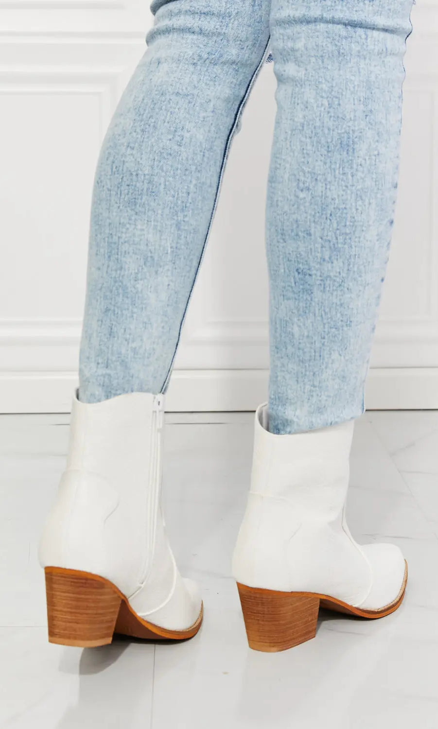 MMShoes Watertower Town Faux Leather Western Ankle Boots in White MMShoes