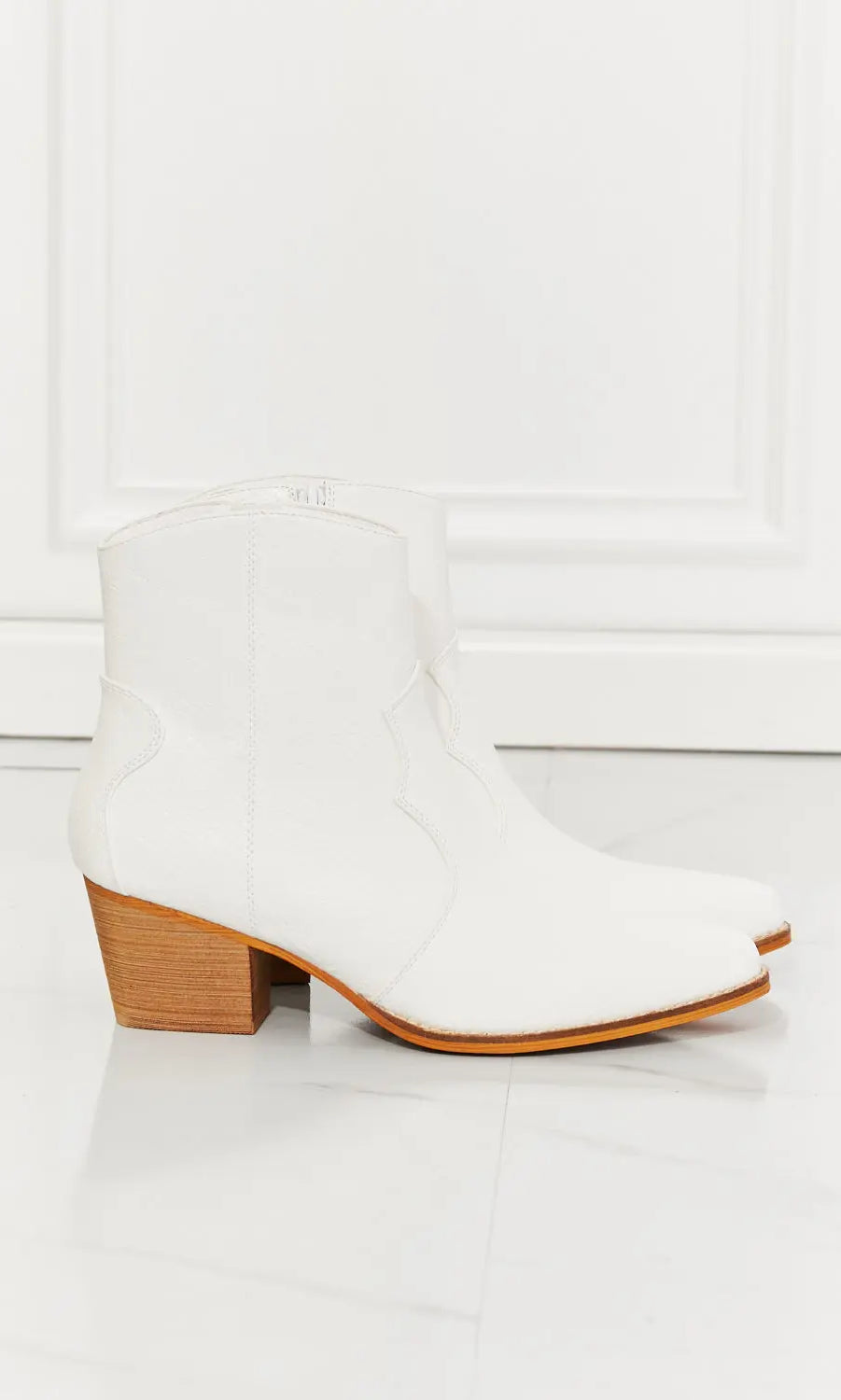 MMShoes Watertower Town Faux Leather Western Ankle Boots in White MMShoes