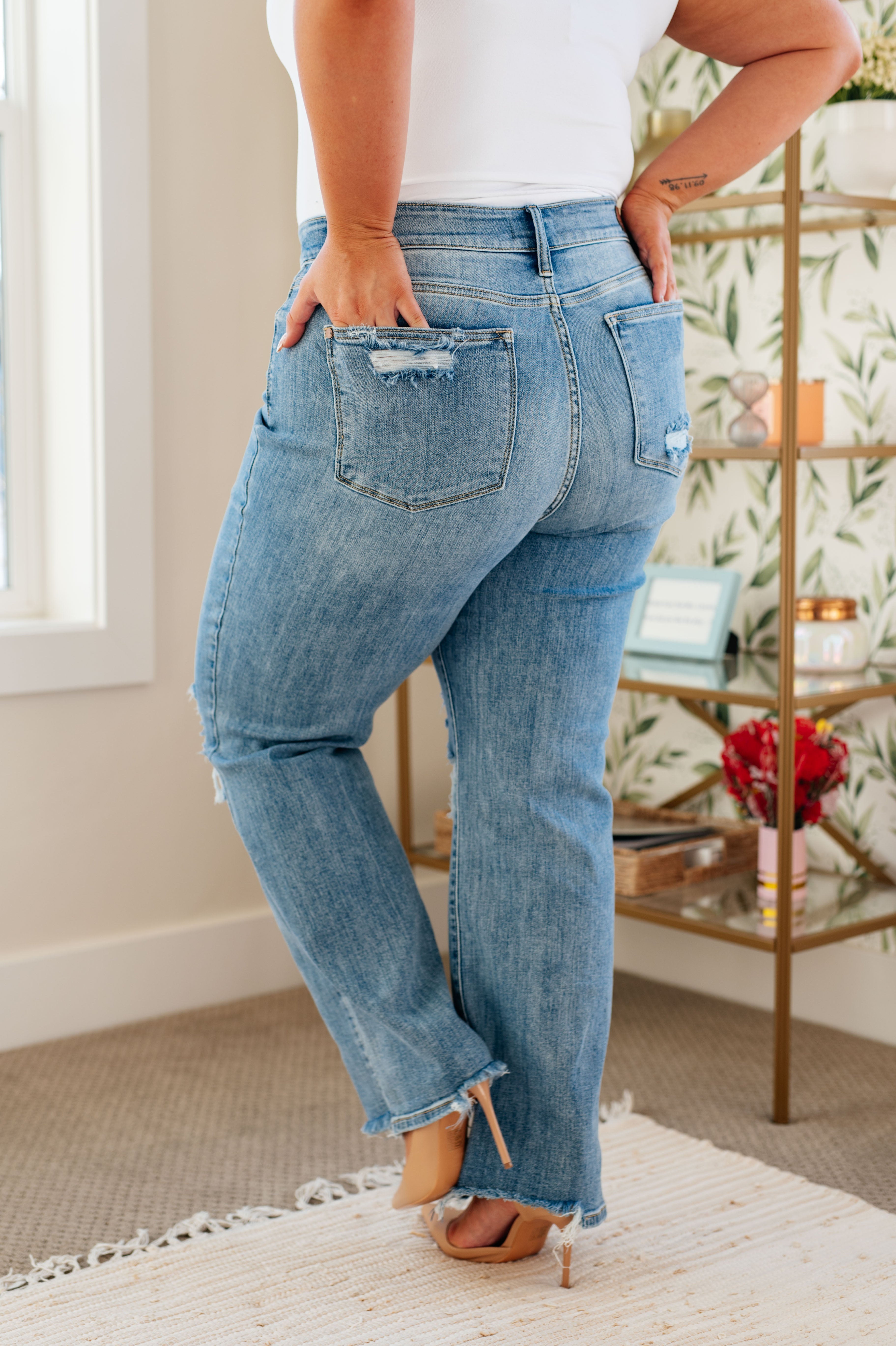 Rose High Rise 90's Straight Jeans in Light Wash Ave Shops