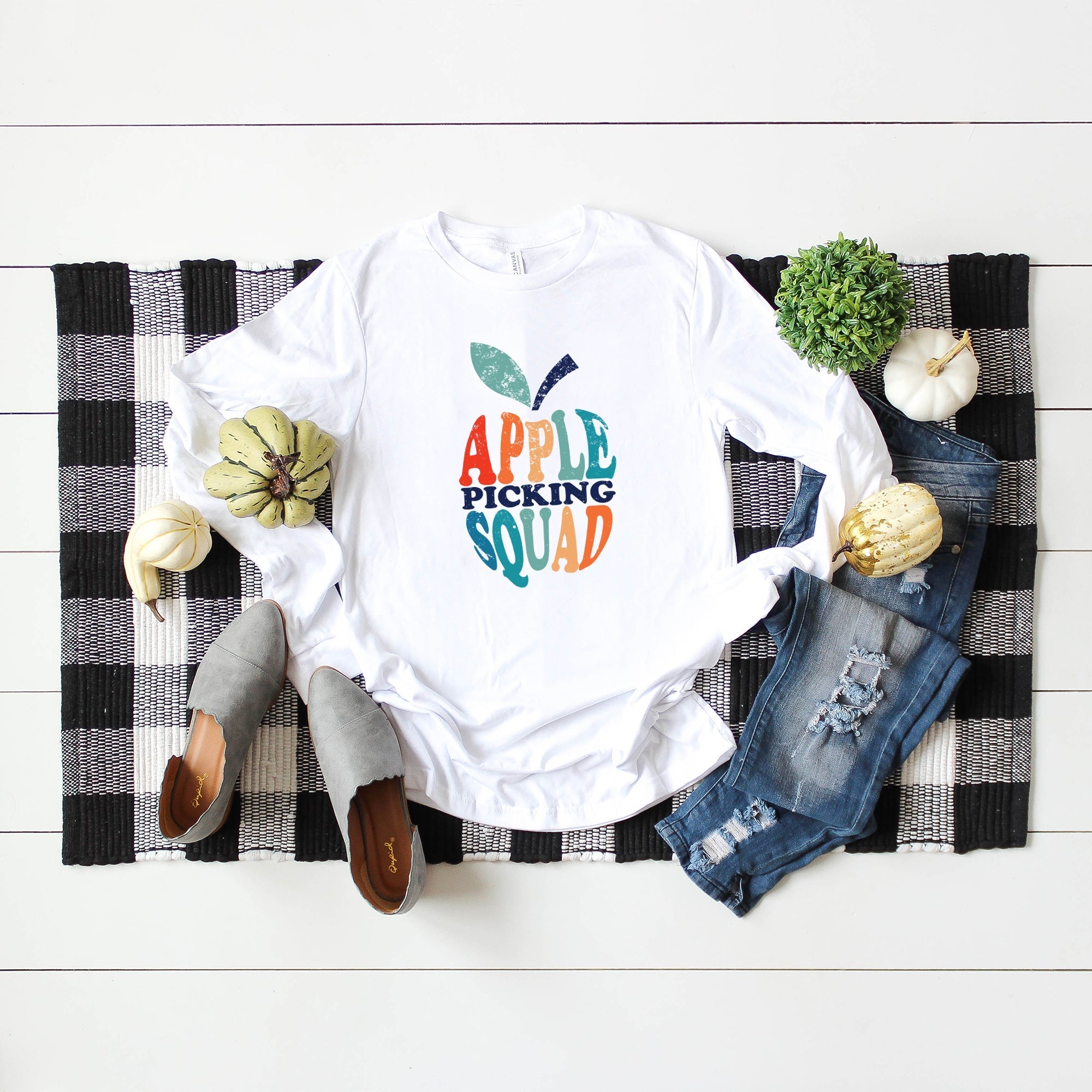 Apple Picking Squad Colorful | Long Sleeve Crew Neck Olive and Ivory Retail