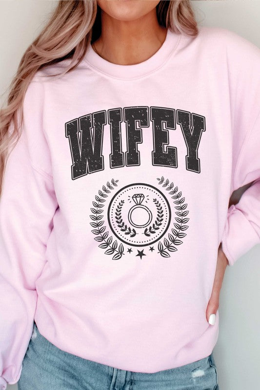 PLUS SIZE - WIFEY WREATH Graphic Sweatshirt BLUME AND CO.