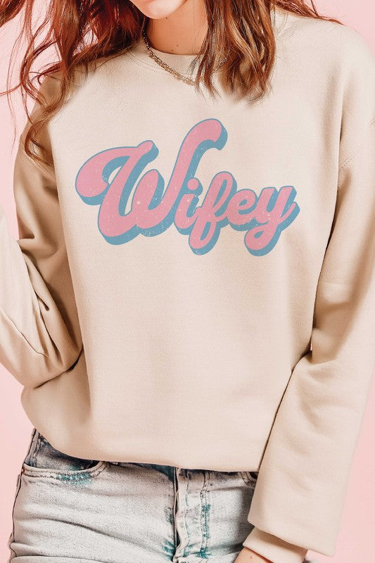 PLUS SIZE - WIFEY Graphic Sweatshirt BLUME AND CO.