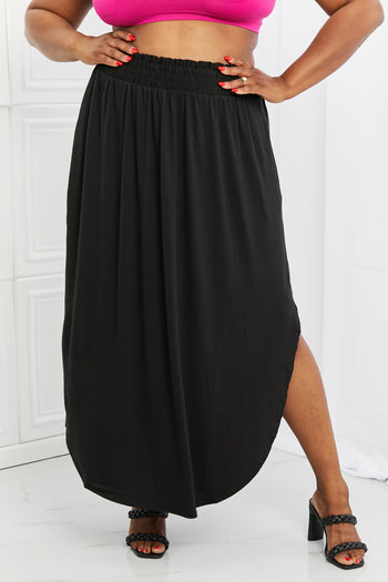 Zenana It's My Time Side Scoop Scrunch Skirt in Black Zenana