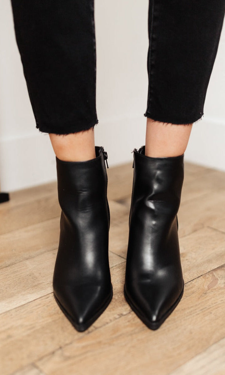 Amari Ankle Boots In Black Ave Shops