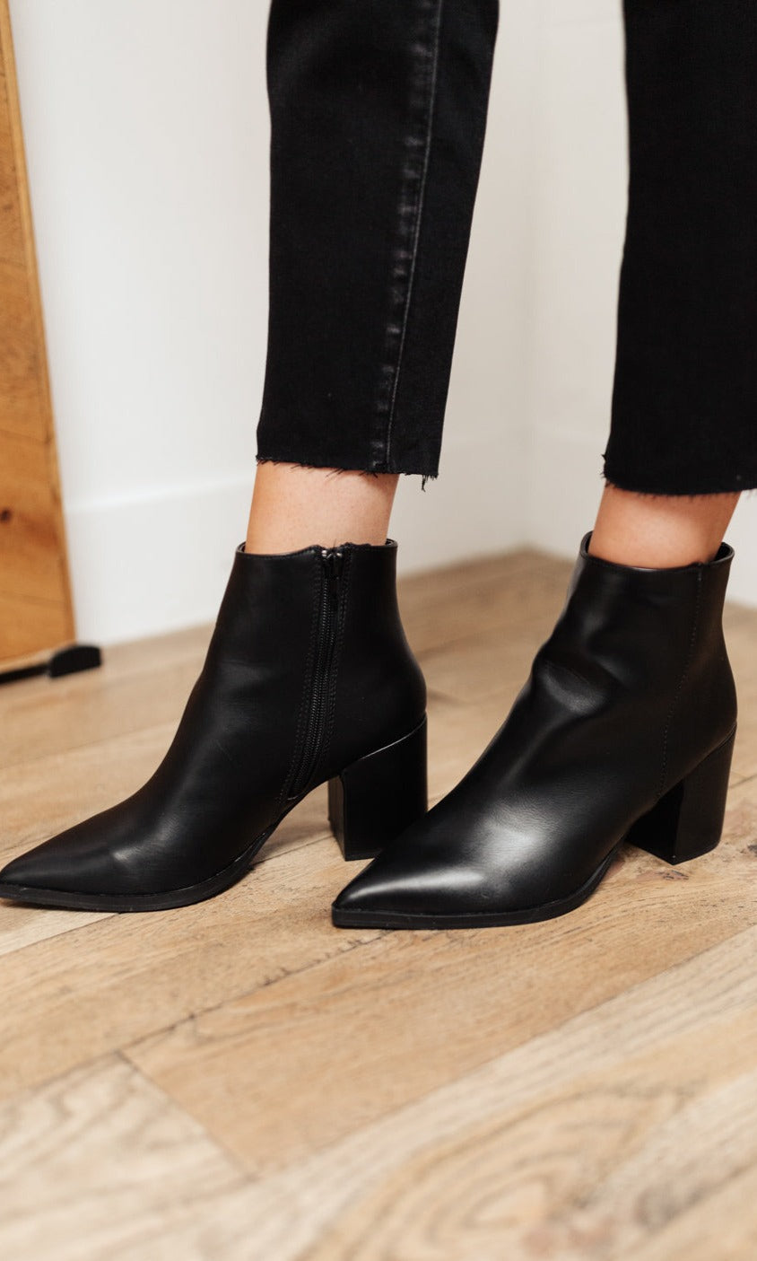 Amari Ankle Boots In Black Ave Shops