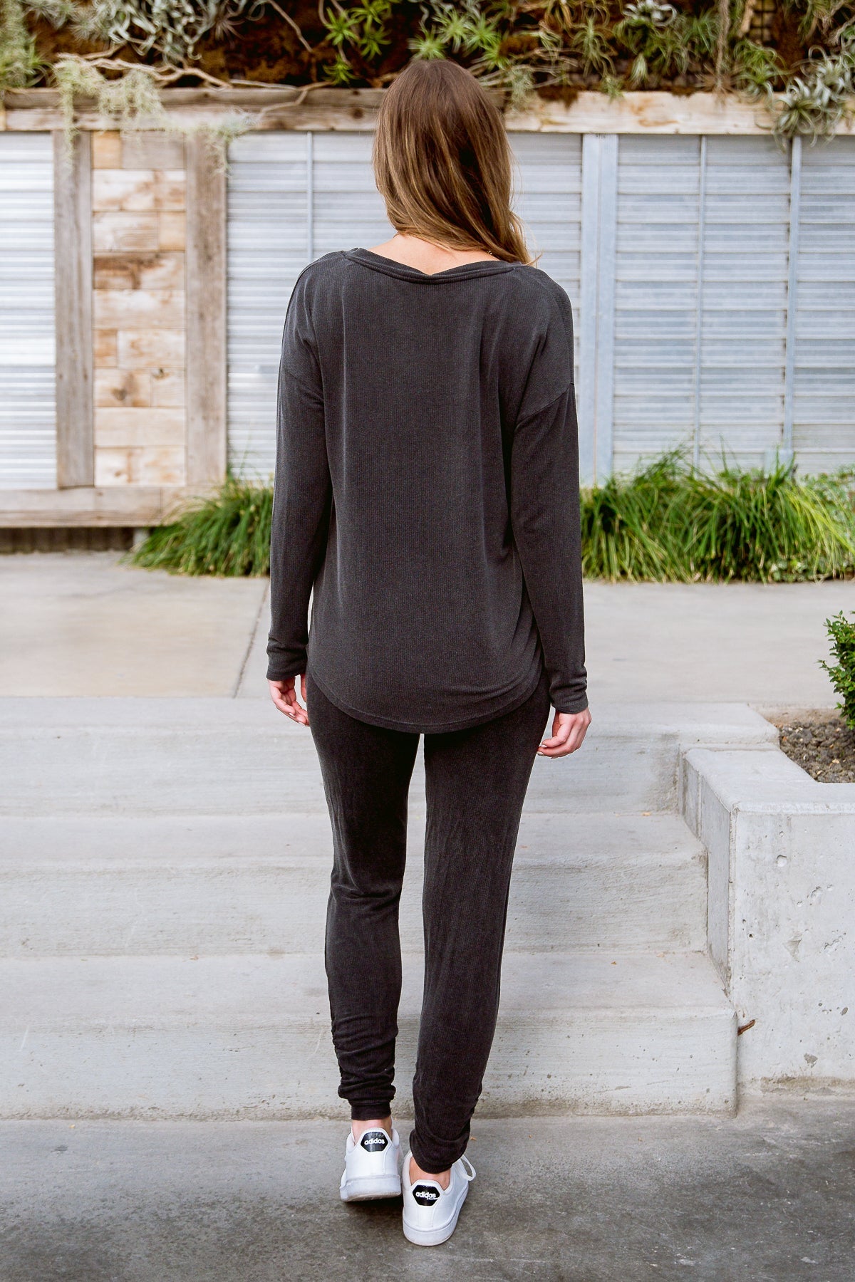 Essential Lounge Top In Black Lava Ave Shops