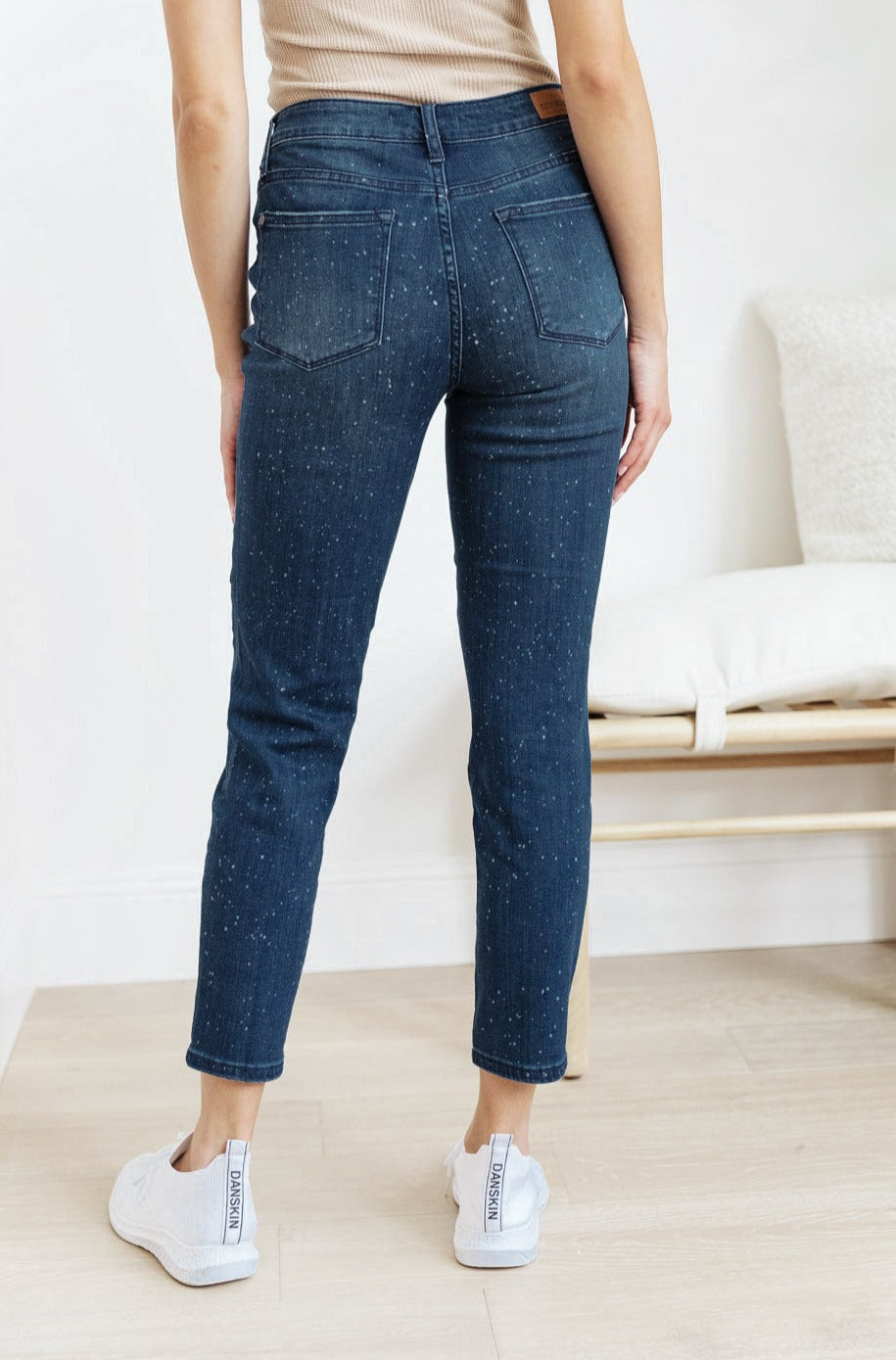 Mid-Rise Relaxed Fit Mineral Wash Jeans Ave Shops