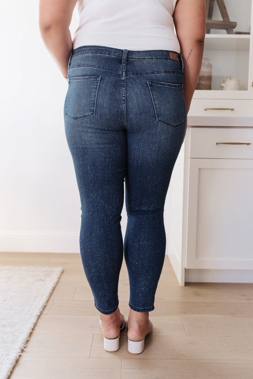 Mid-Rise Relaxed Fit Mineral Wash Jeans Ave Shops