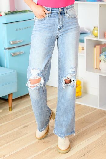 Rose High Rise 90's Straight Jeans in Light Wash Ave Shops