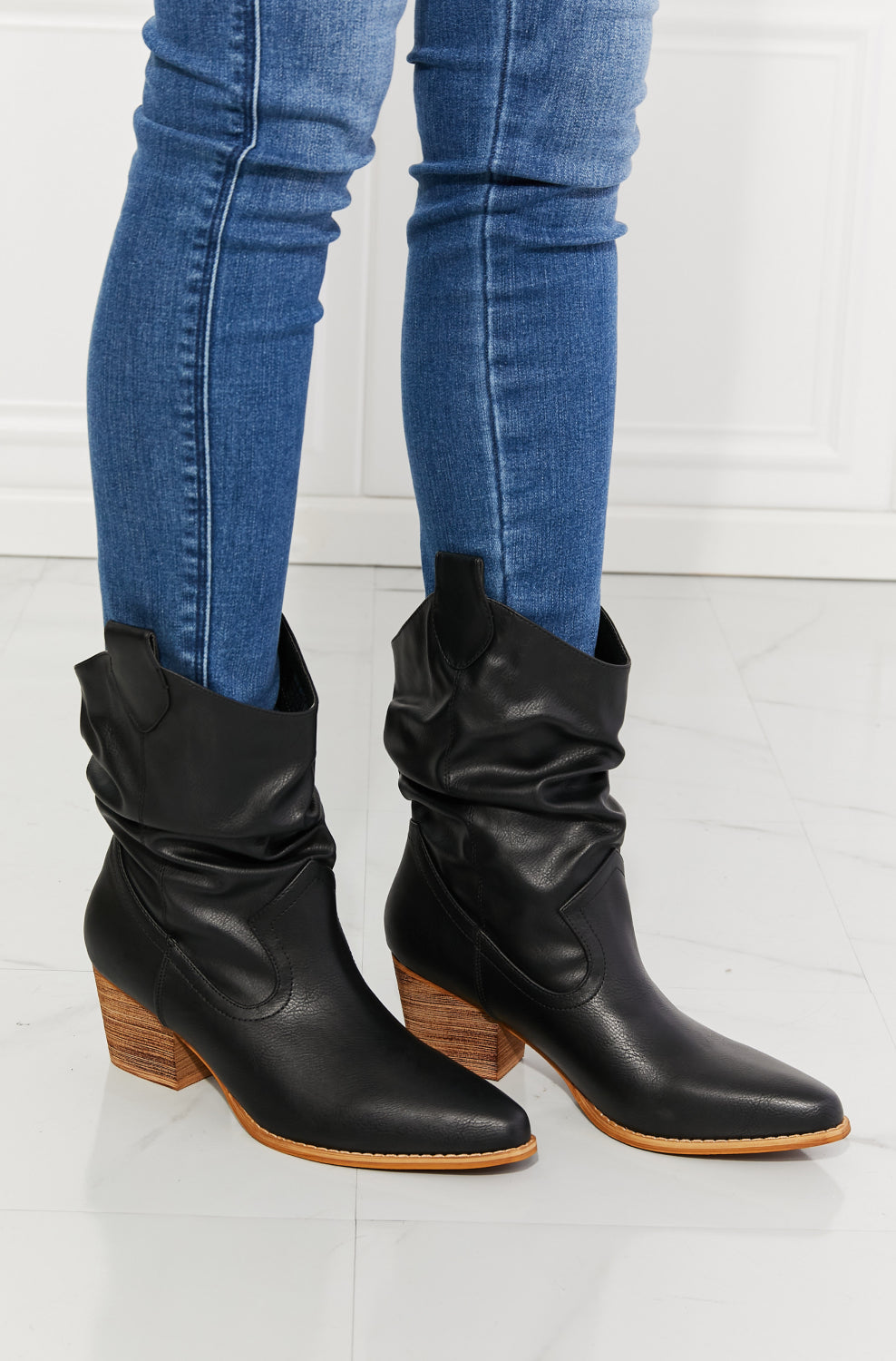 MMShoes Better in Texas Scrunch Cowboy Boots in Black MMShoes