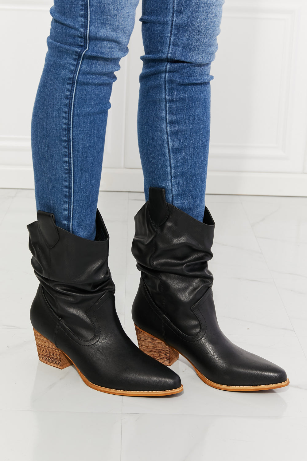 MMShoes Better in Texas Scrunch Cowboy Boots in Black MMShoes